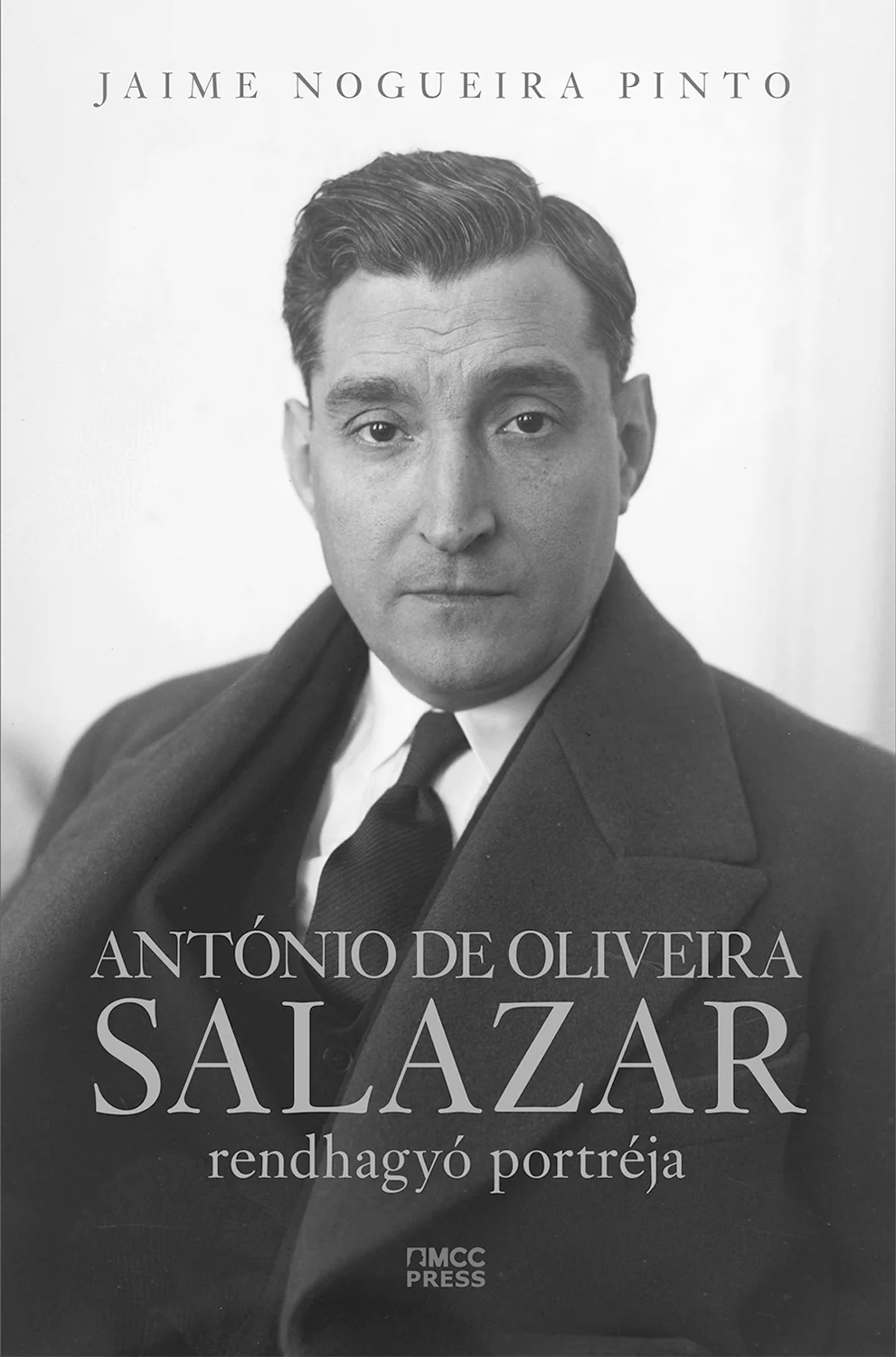 António de Oliveira Salazar rendhagyó portréja könyv borító